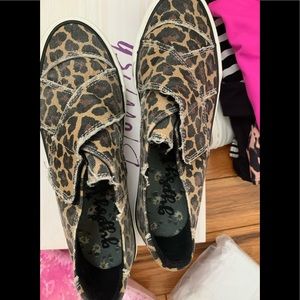 New gypsy jazz leopard sneakers size 7.5